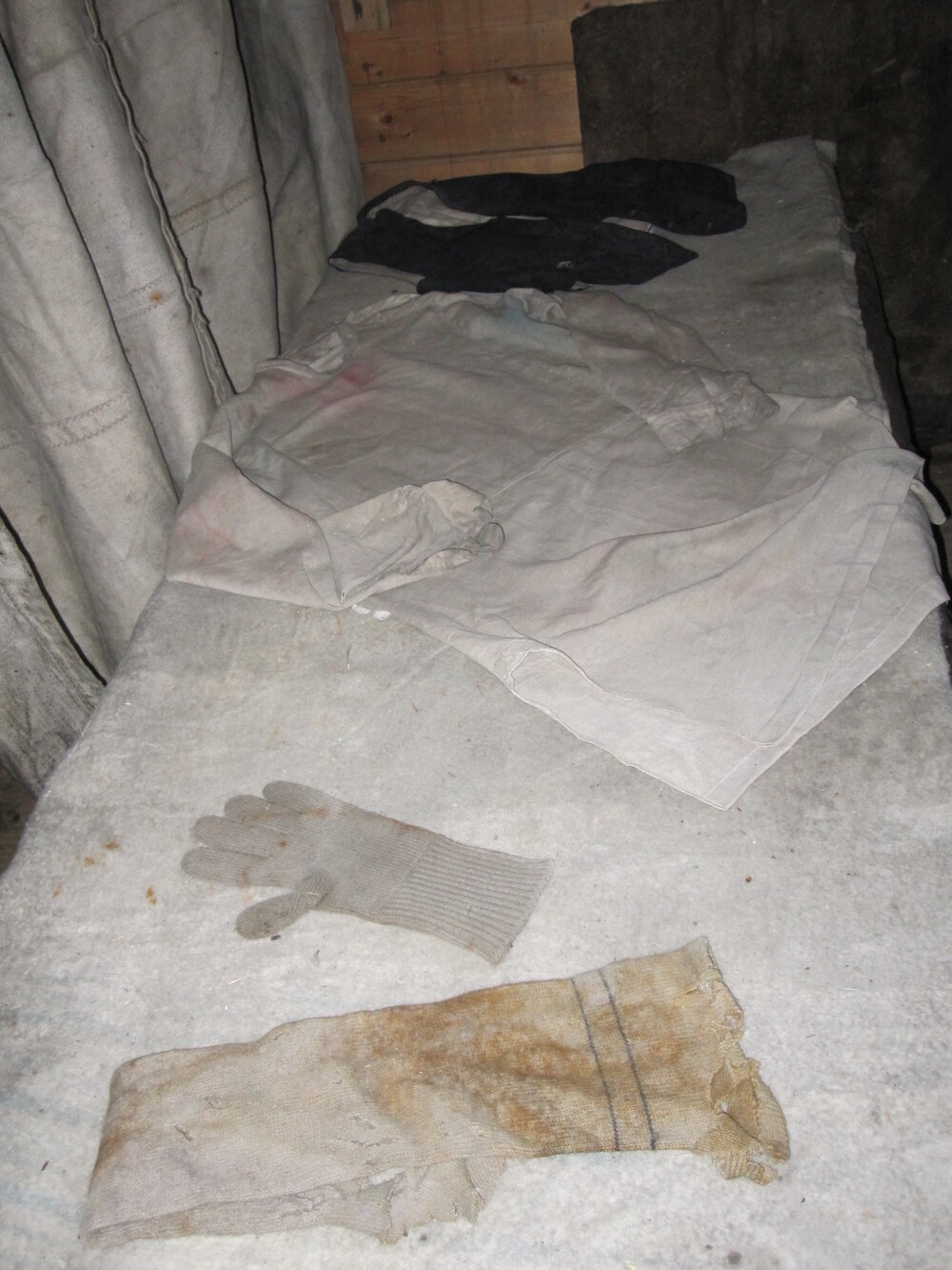 2010-11 Garments on a bunk inside Shackleton's 'Nimrod' hut