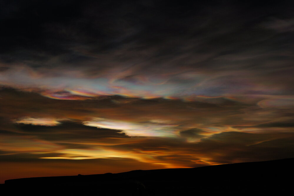2012 Nacreous clouds over Ross Island (004)