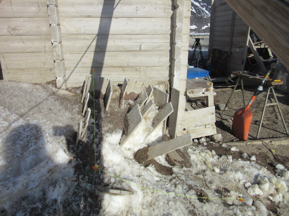 Ice excavation trial, Cape Adare 2015-16 (028)