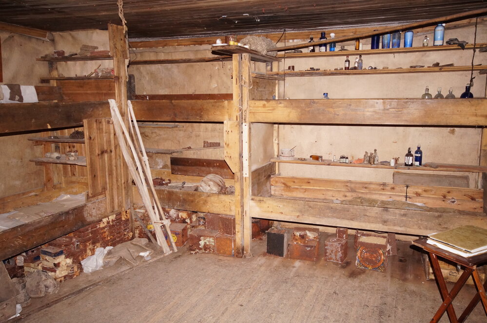 2015-16 inspection, Borchgrevink's hut, interior (001)