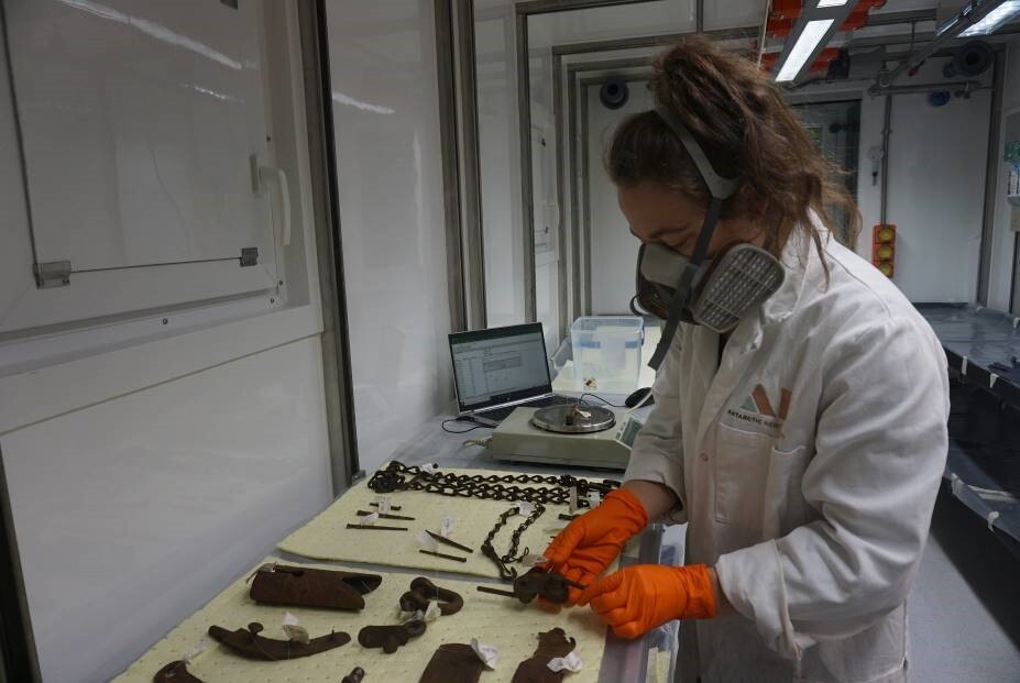 2022 Conservators at work, Shannah Rhynard-Geil weighing artefacts