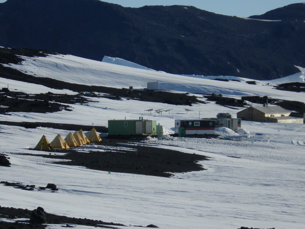 Hut and camp at Cape Evans (003)