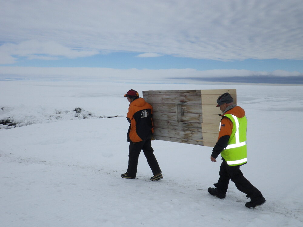 Transporting Scott's 'Terra Nova' hut door