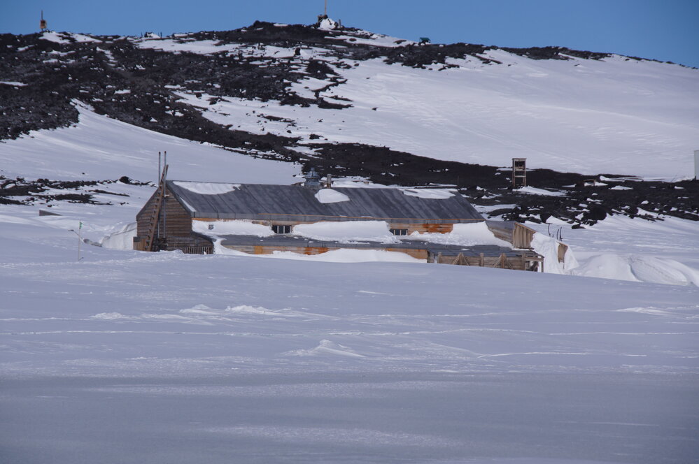 Snow build-up on Scott's 'Terra Nova' hut (003)