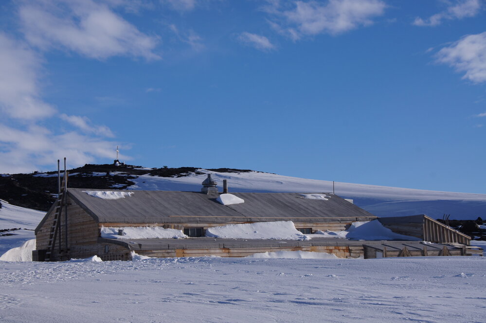 Snow build-up on Scott's 'Terra Nova' hut (006)
