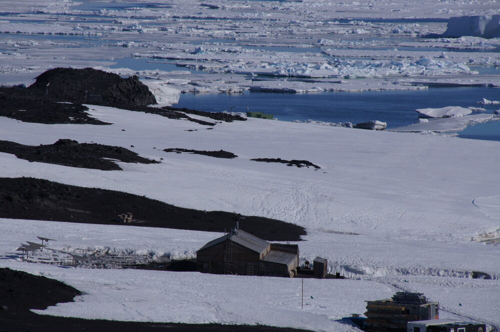 Ice break-out and Scott's 'Terra Nova' hut