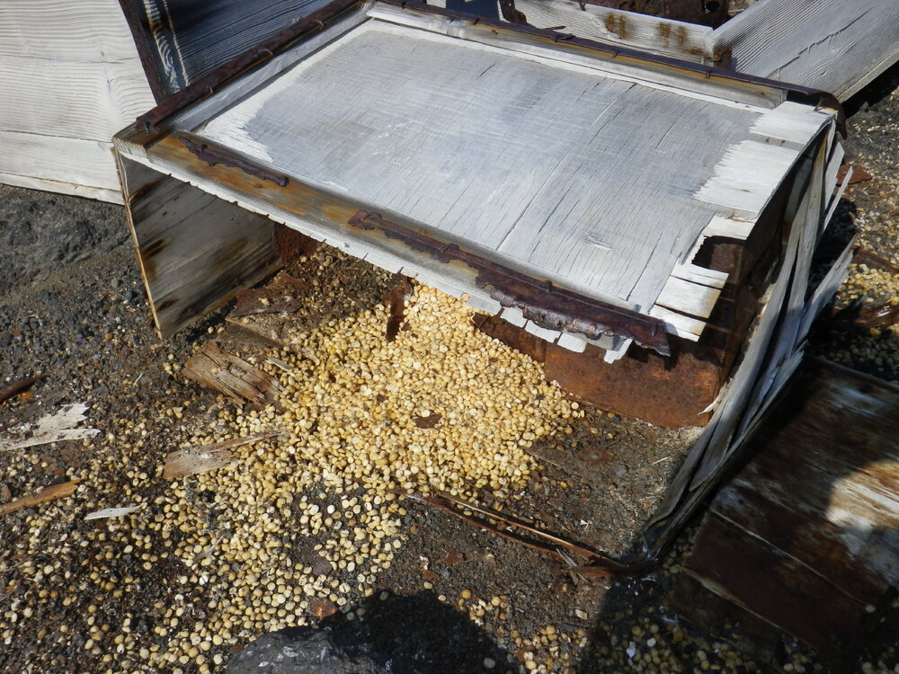 Southern food cache, Cape Evans (002)
