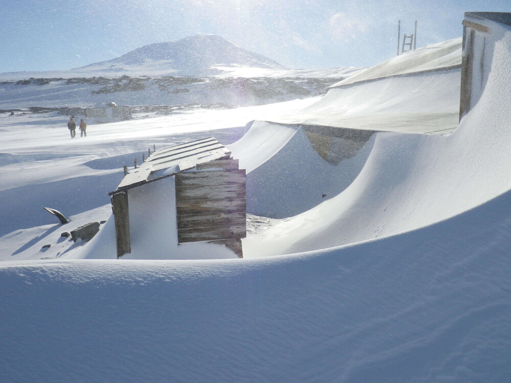 Snow build-up on Scott's 'Terra Nova' hut (003)