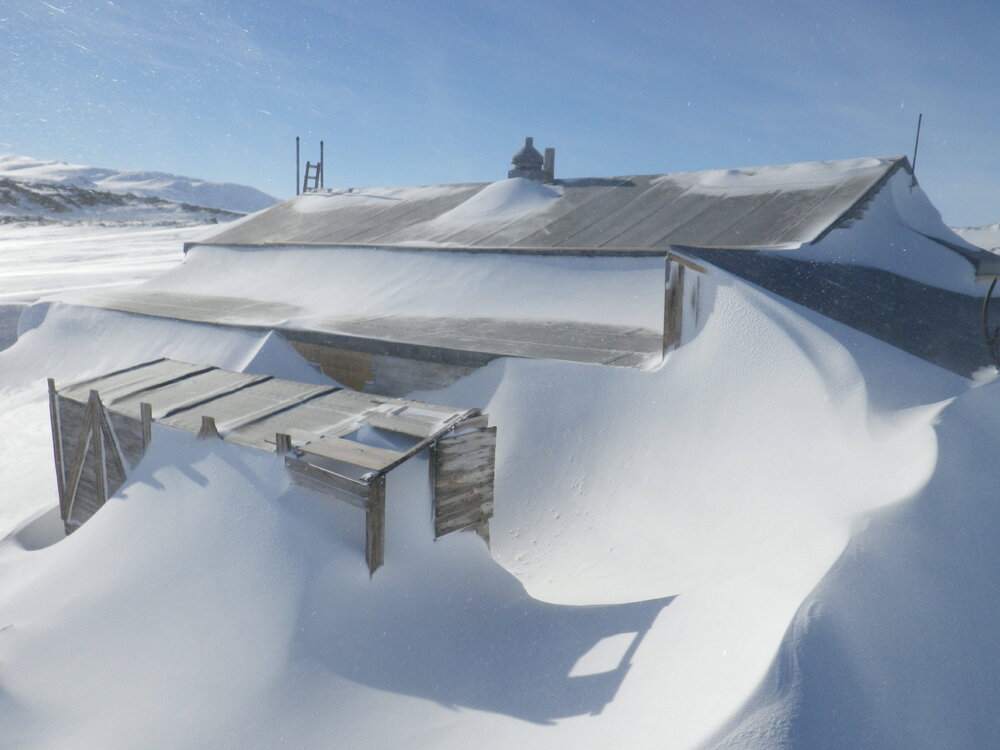 Snow build-up on Scott's 'Terra Nova' hut (004)