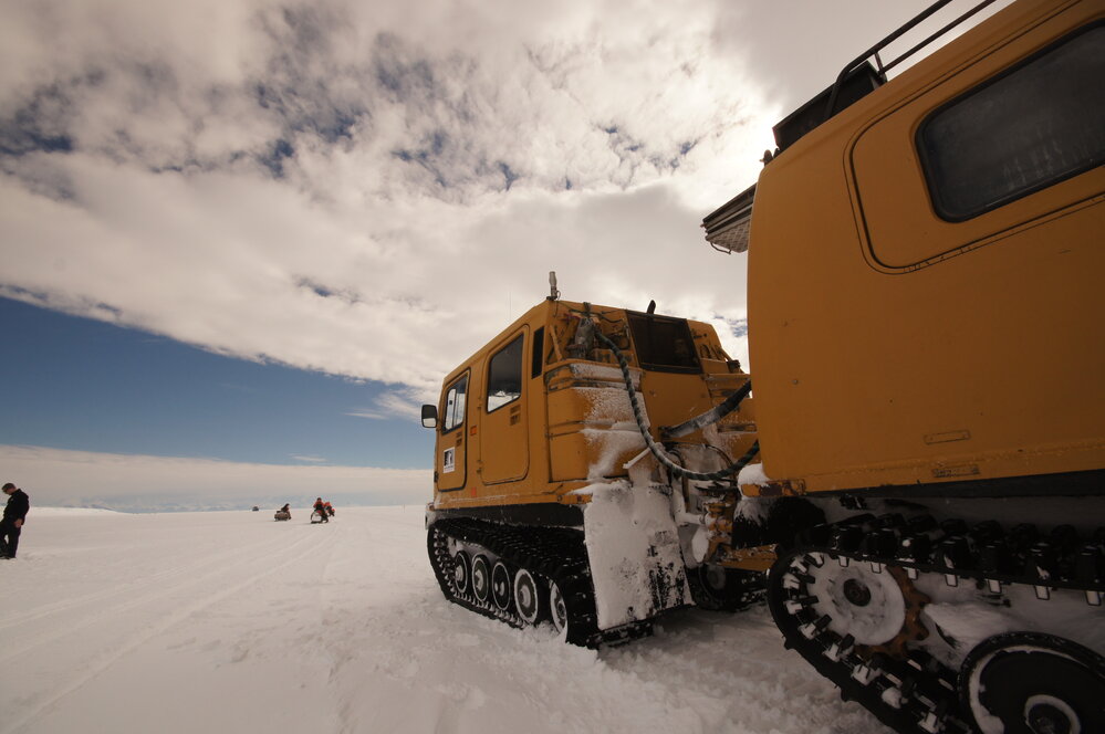 H&auml;gglunds and Ski-doo convoy
