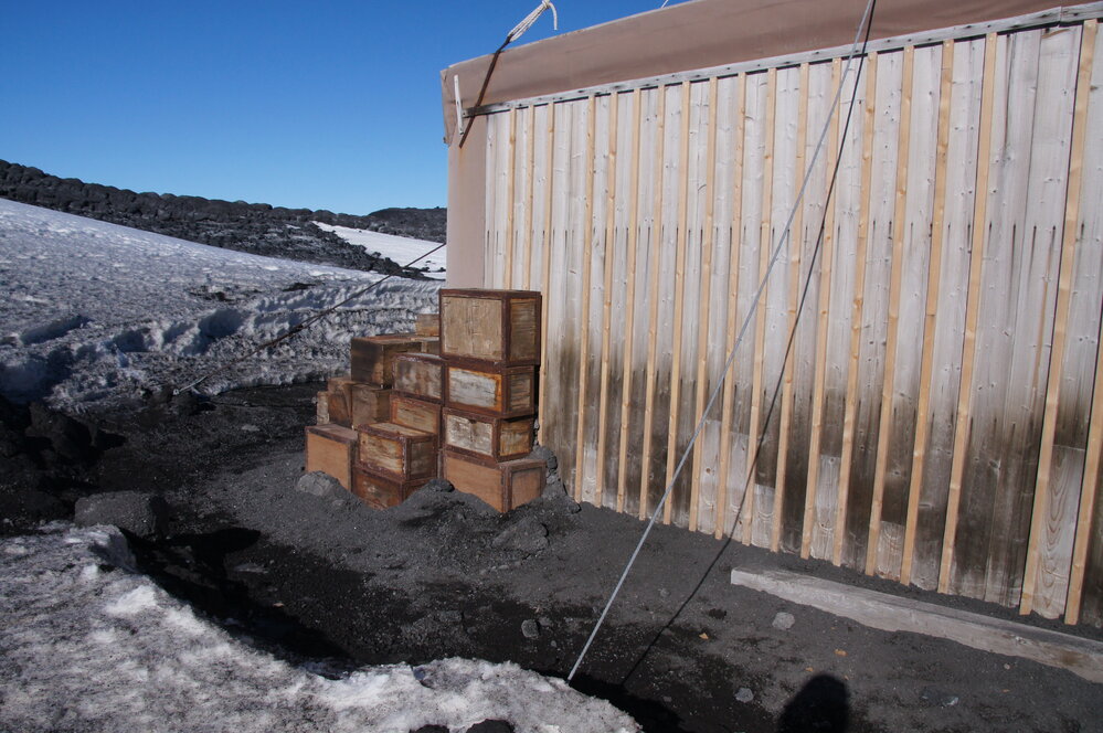 Venesta cases, Shackleton's 'Nimrod' hut (002)