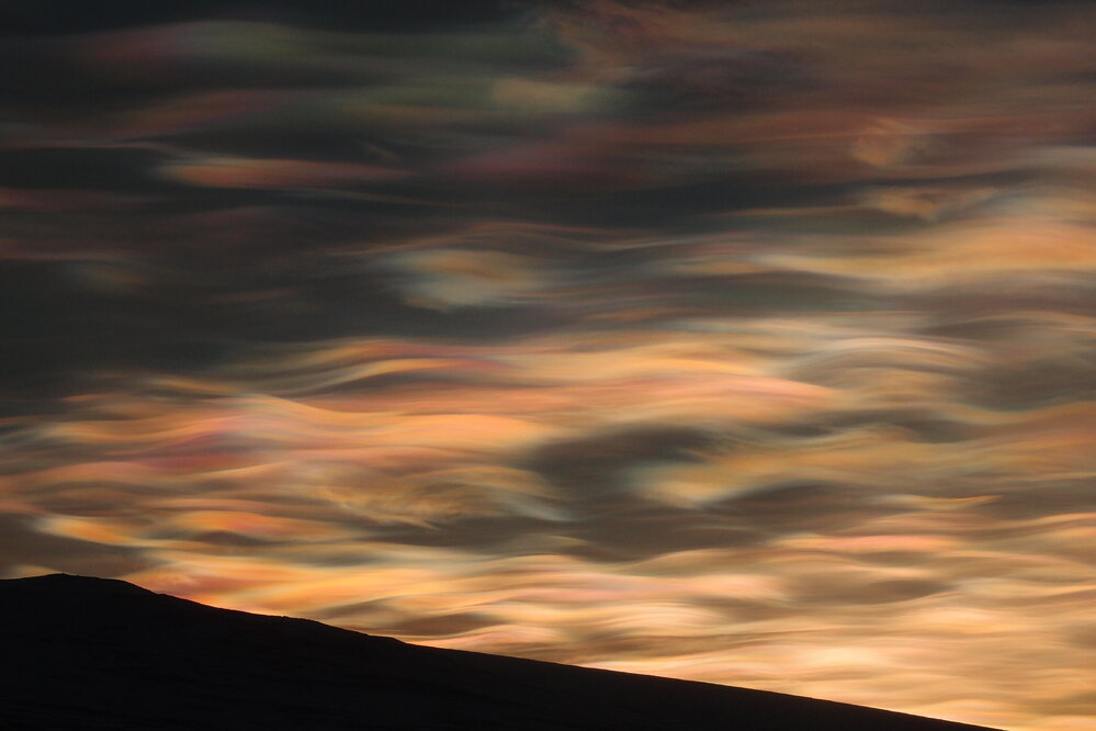 Nacreous clouds above Scott Base (002)