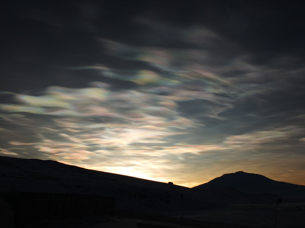 Nacreous clouds above Scott Base (003)