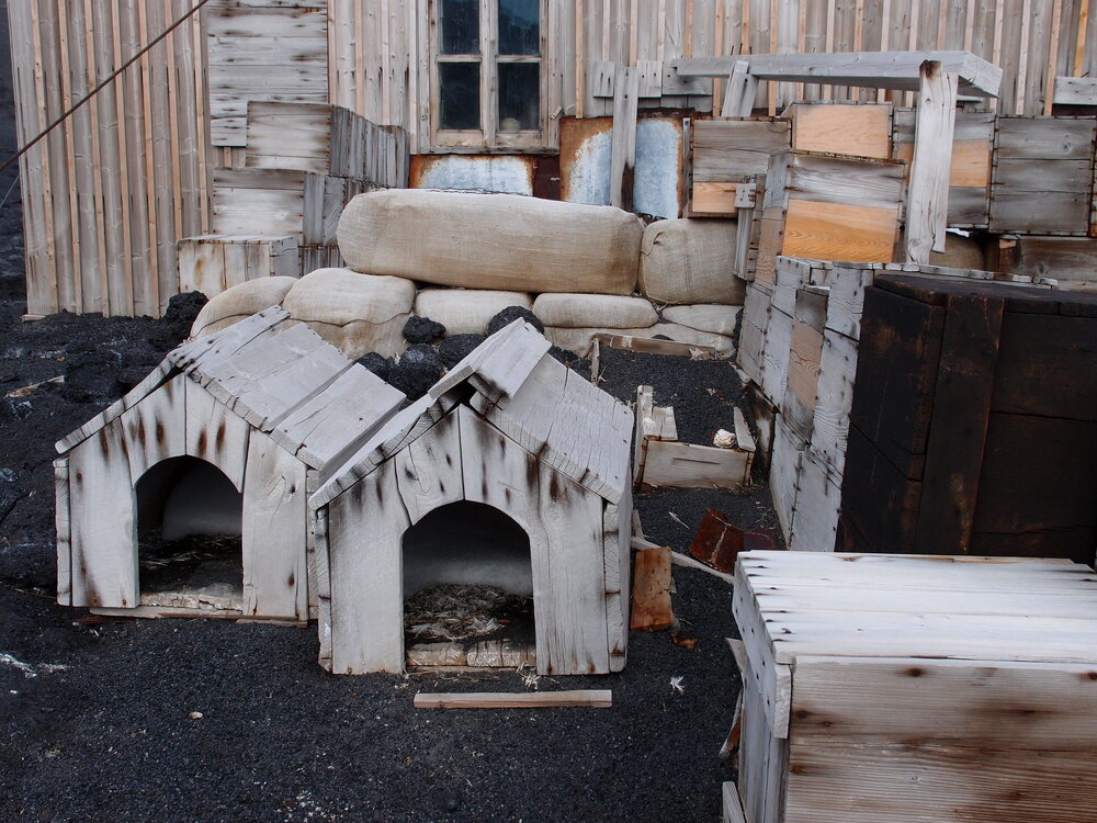 Kennels outside Shackleton's 'Nimrod' hut (001)
