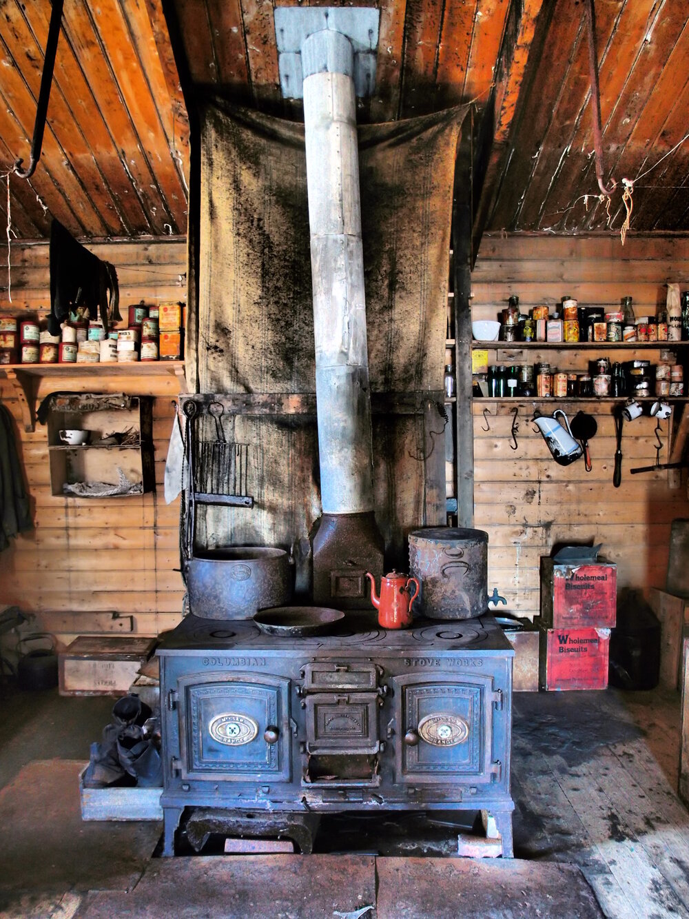 Mrs Sam stove in Shackleton's 'Nimrod' hut