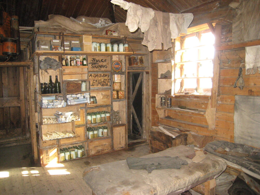 Northwest corner, Shackleton's 'Nimrod' hut
