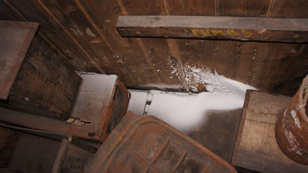 Snow ingress, interior of Scott's 'Discovery' hut (001)
