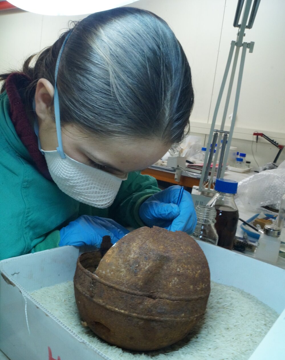 Conservator Marie-Amande Coignard at work (002)