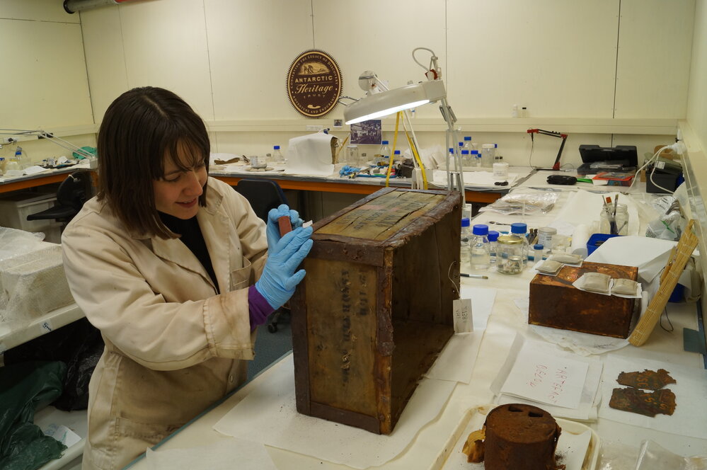 Conservator Marie-Amande Coignard at work (001)