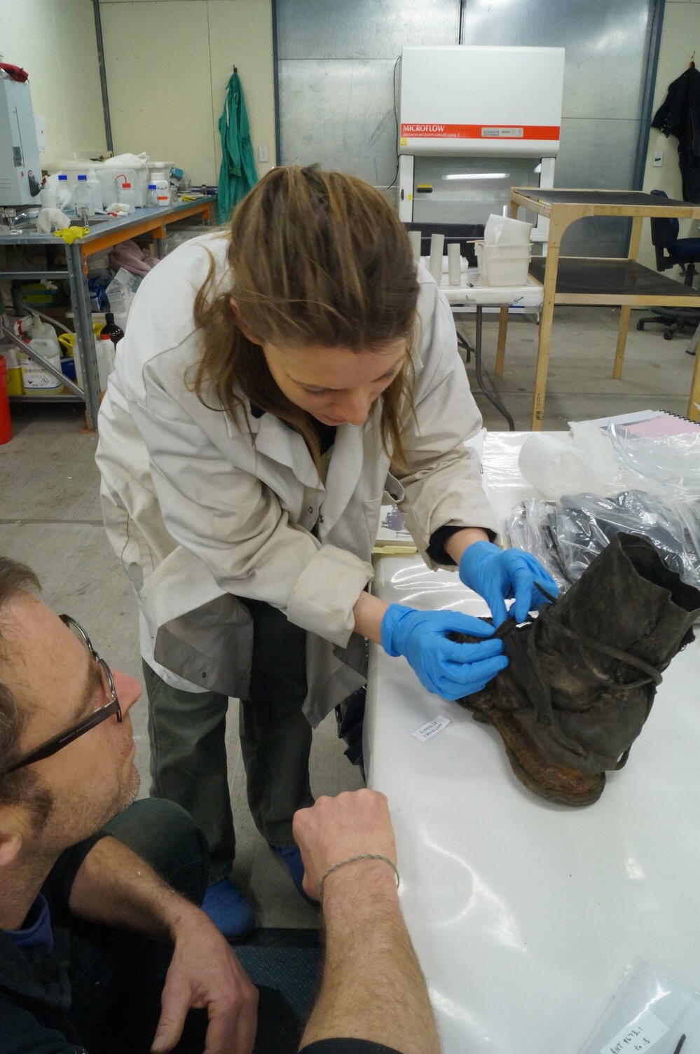 Conservator Stefanie White at work (003)