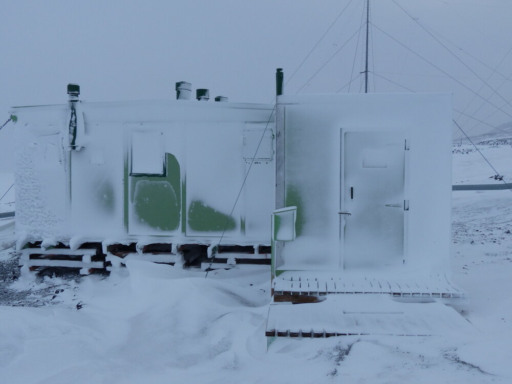 2013 Hillary's TAE/IGY hut inspection, exterior (003)