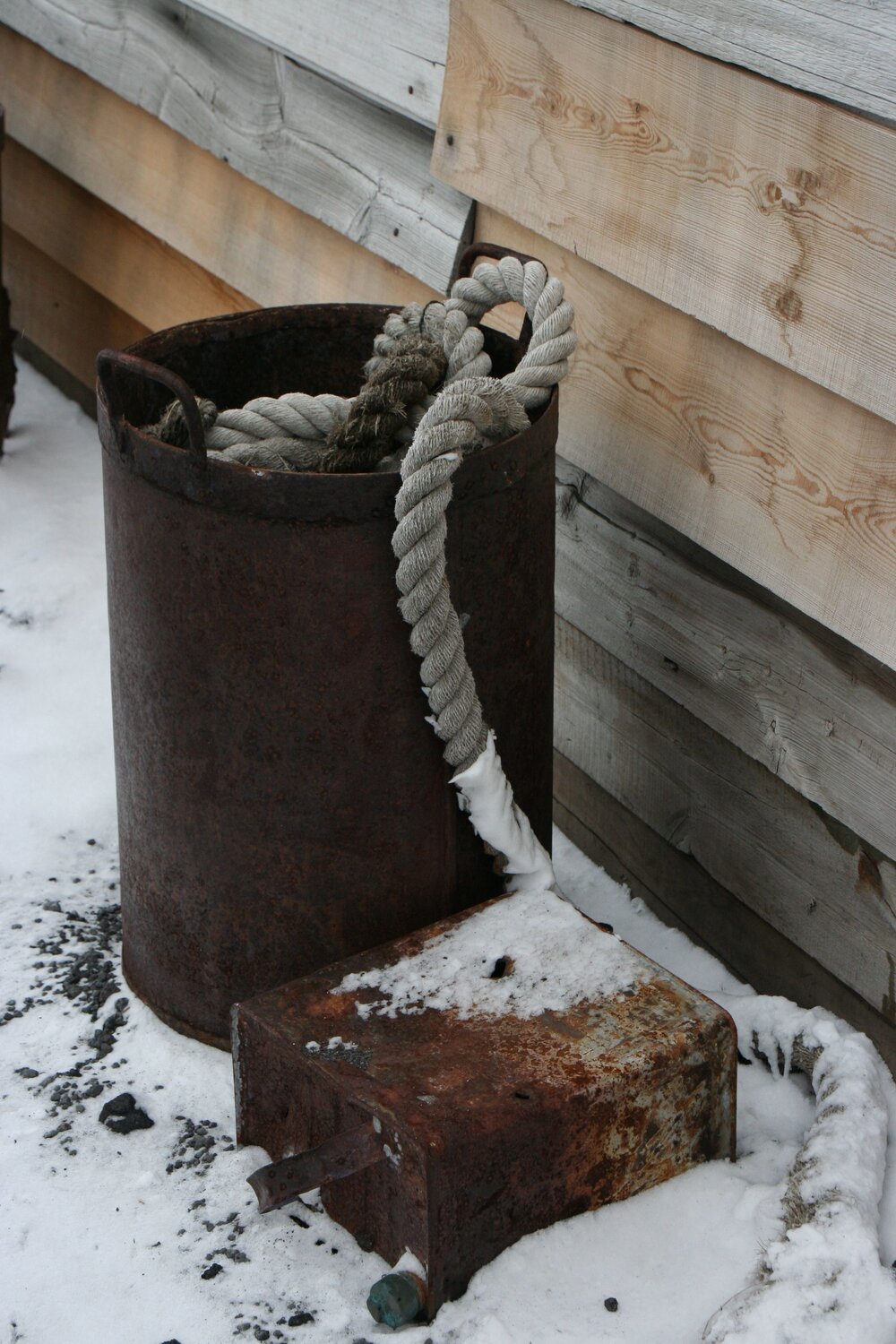 2010-11 Artefacts outside Scott's 'Terra Nova' hut, Cape Evans