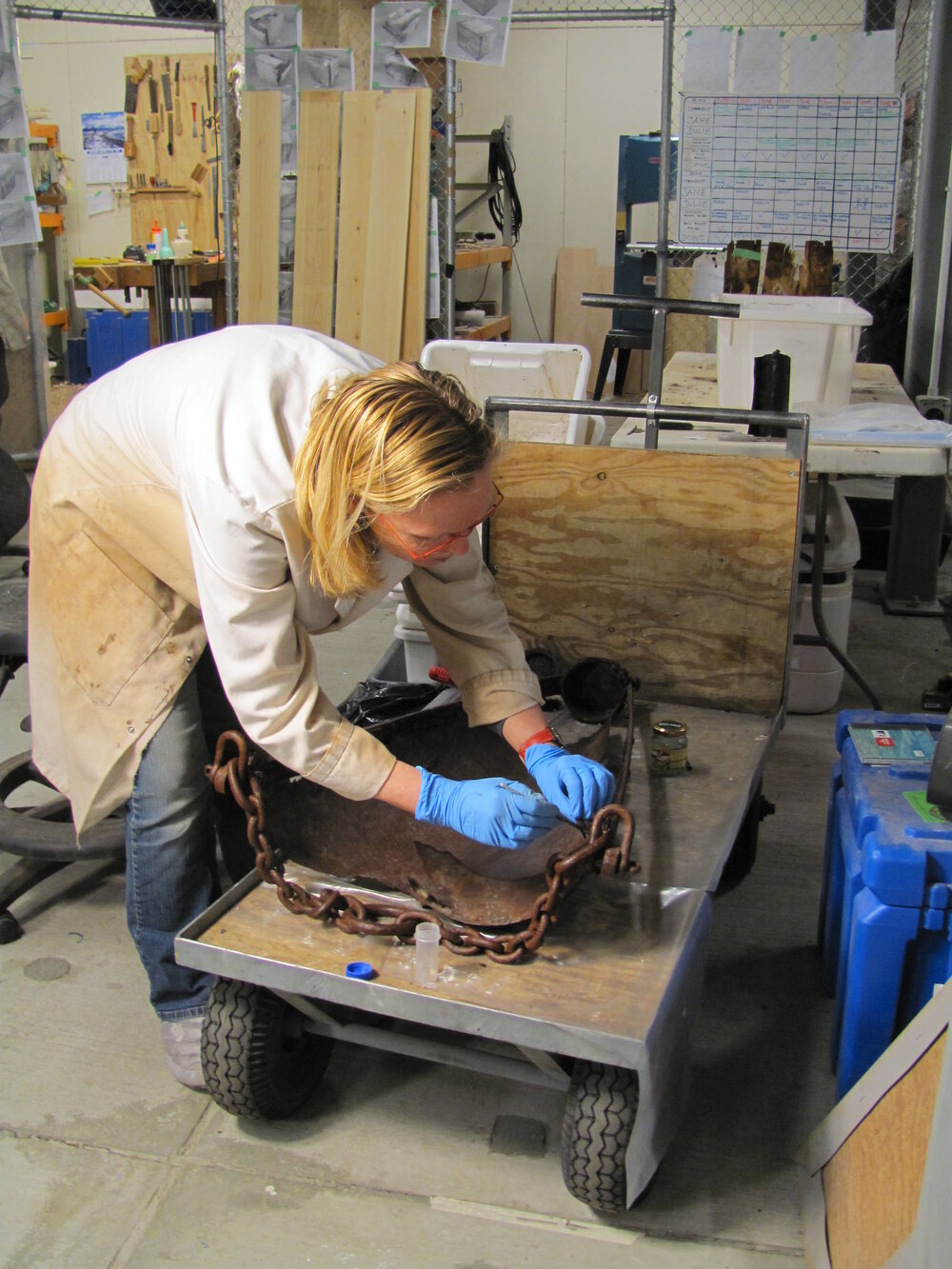 AHT Conservator Julie Unruh coating dredge (003)