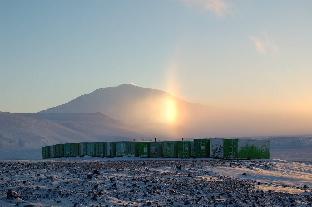 Sun dog atmospheric phenomenon (003)