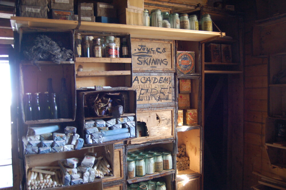 Northwest corner, Shackleton's 'Nimrod' hut