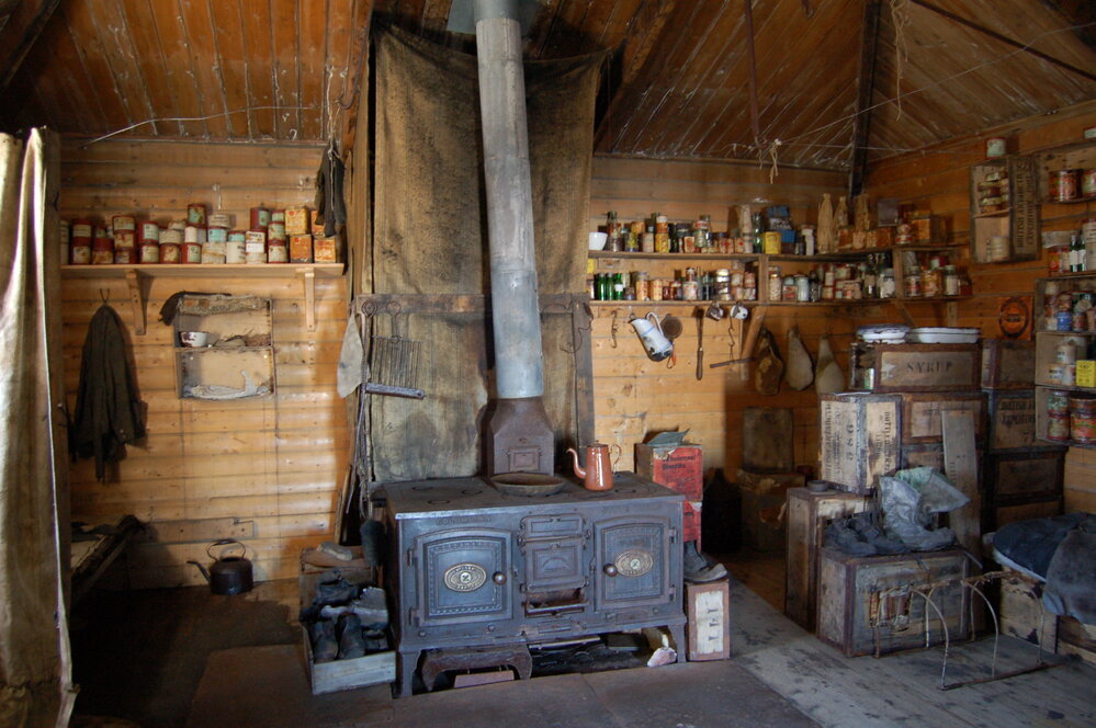Southeast corner, Shackleton's 'Nimrod' hut