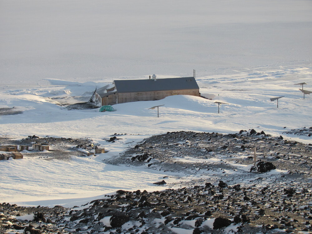 2010 Scott's 'Terra Nova' hut inspection, exterior (003)