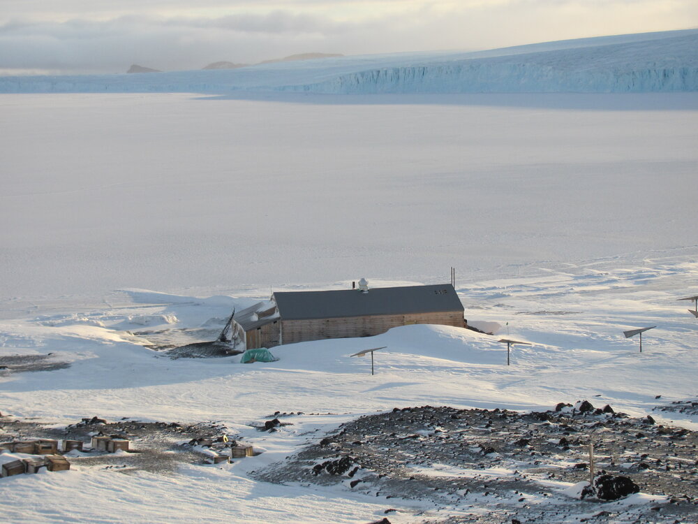 2010 Scott's 'Terra Nova' hut inspection, exterior (004)