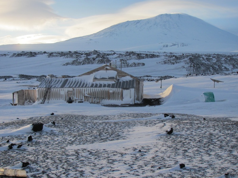 2010 Scott's 'Terra Nova' hut inspection, exterior (006)