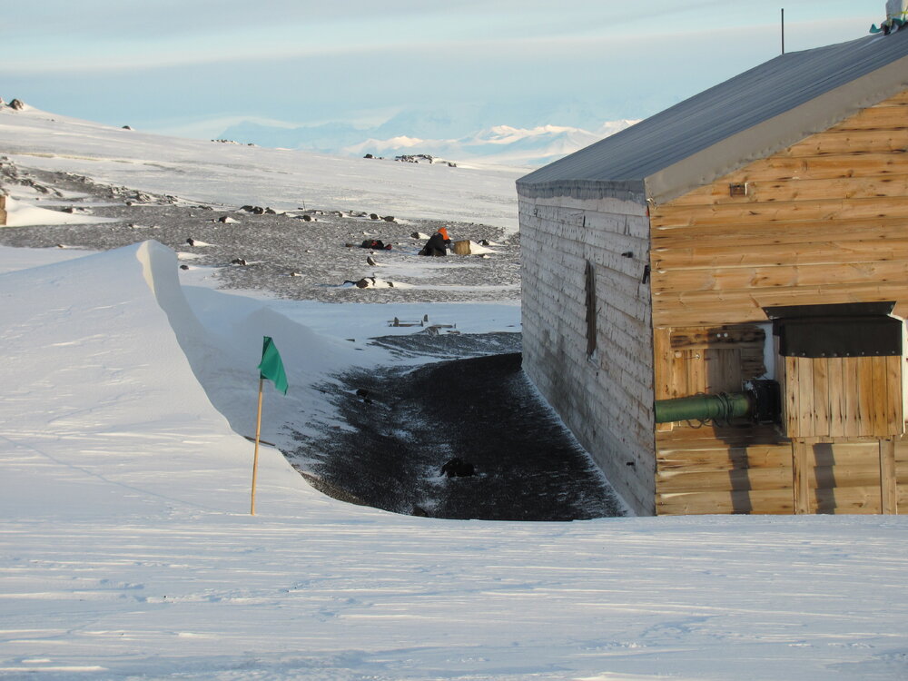 2010 Scott's 'Terra Nova' hut inspection, exterior (012)
