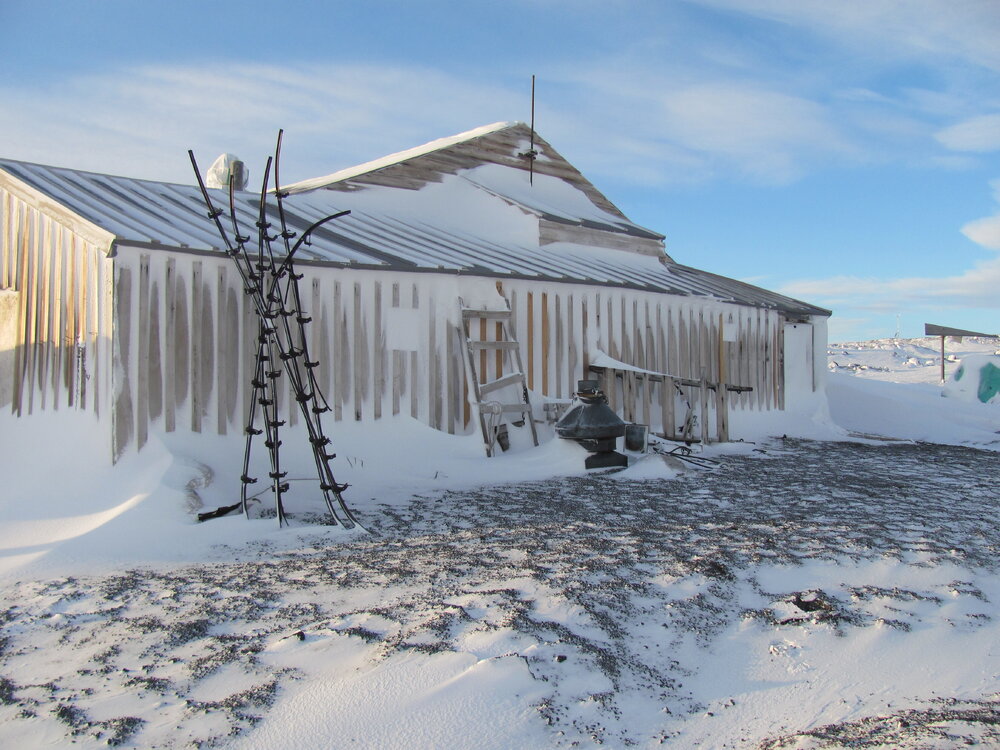 2010 Scott's 'Terra Nova' hut inspection, exterior (017)