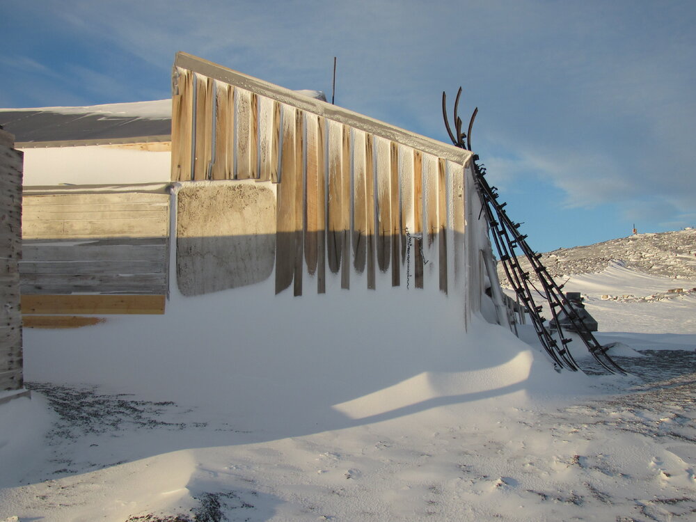 2010 Scott's 'Terra Nova' hut inspection, exterior (020)
