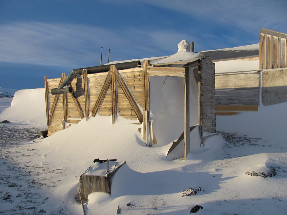 2010 Scott's 'Terra Nova' hut inspection, exterior (021)