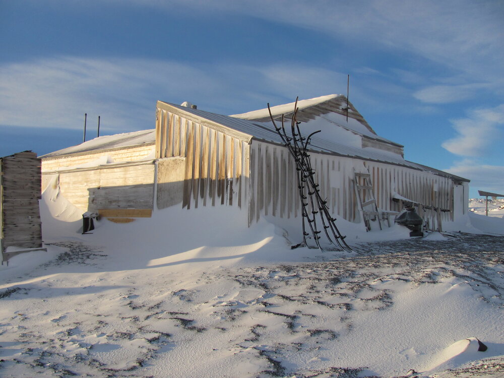 2010 Scott's 'Terra Nova' hut inspection, exterior (022)