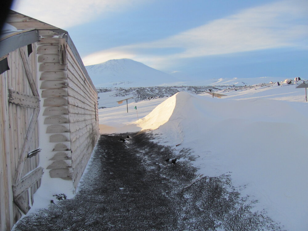 2010 Scott's 'Terra Nova' hut inspection, exterior (024)