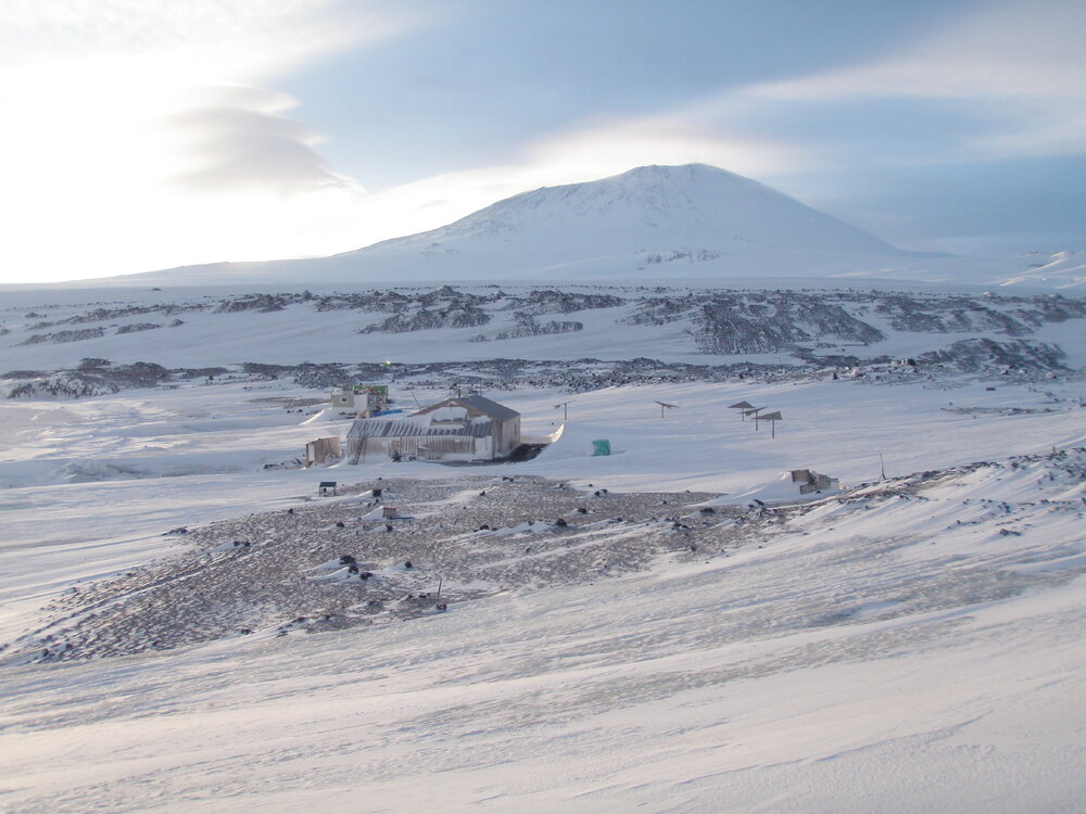 2010 Scott's 'Terra Nova' hut inspection, exterior (026)