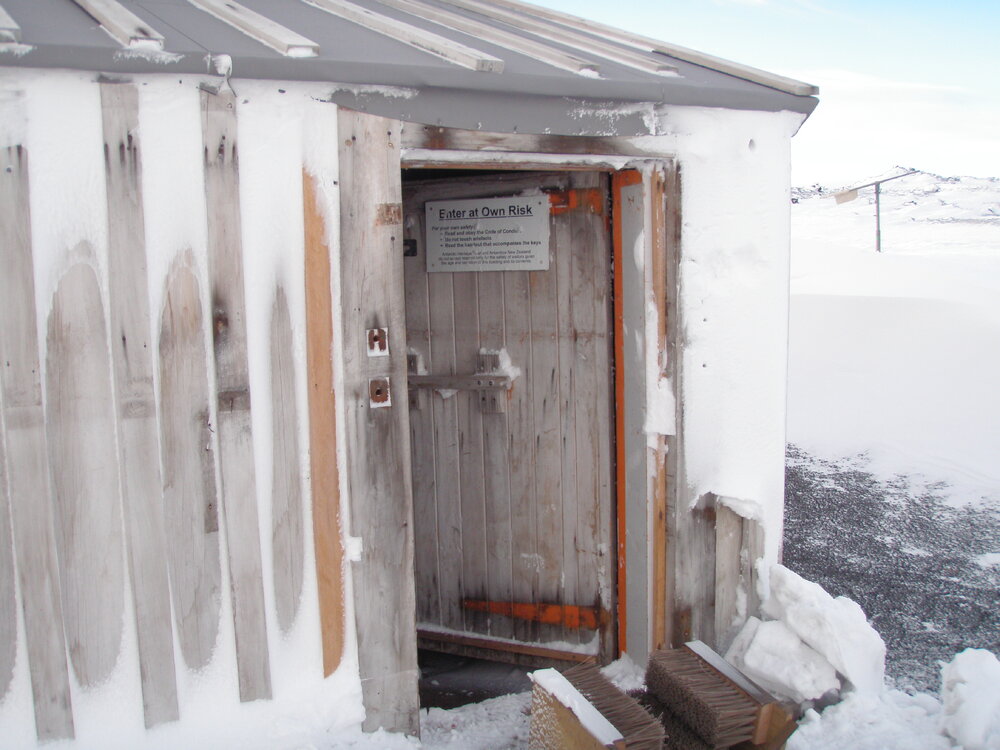 2010 Scott's 'Terra Nova' hut inspection, exterior (028)