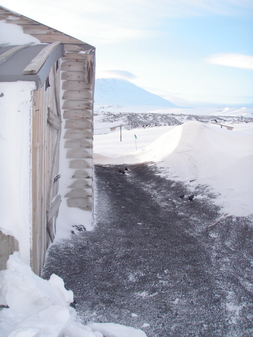2010 Scott's 'Terra Nova' hut inspection, exterior (029)