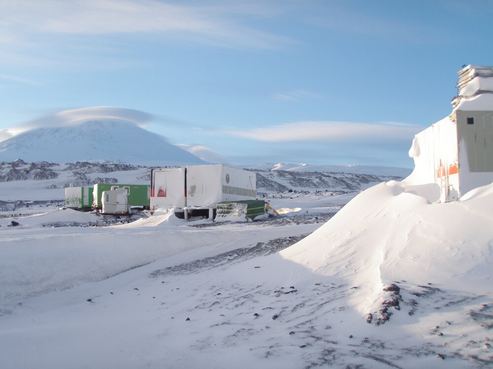 2010-11 Cape Evans field camp buildings (003)