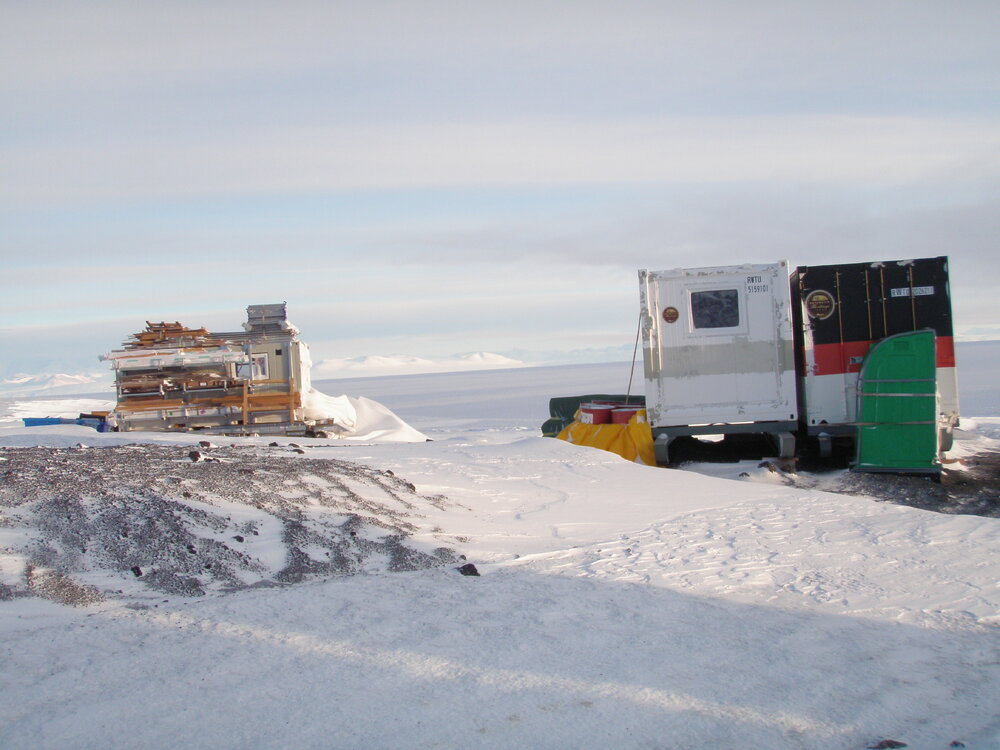 2010-11 Cape Evans field camp buildings (009)