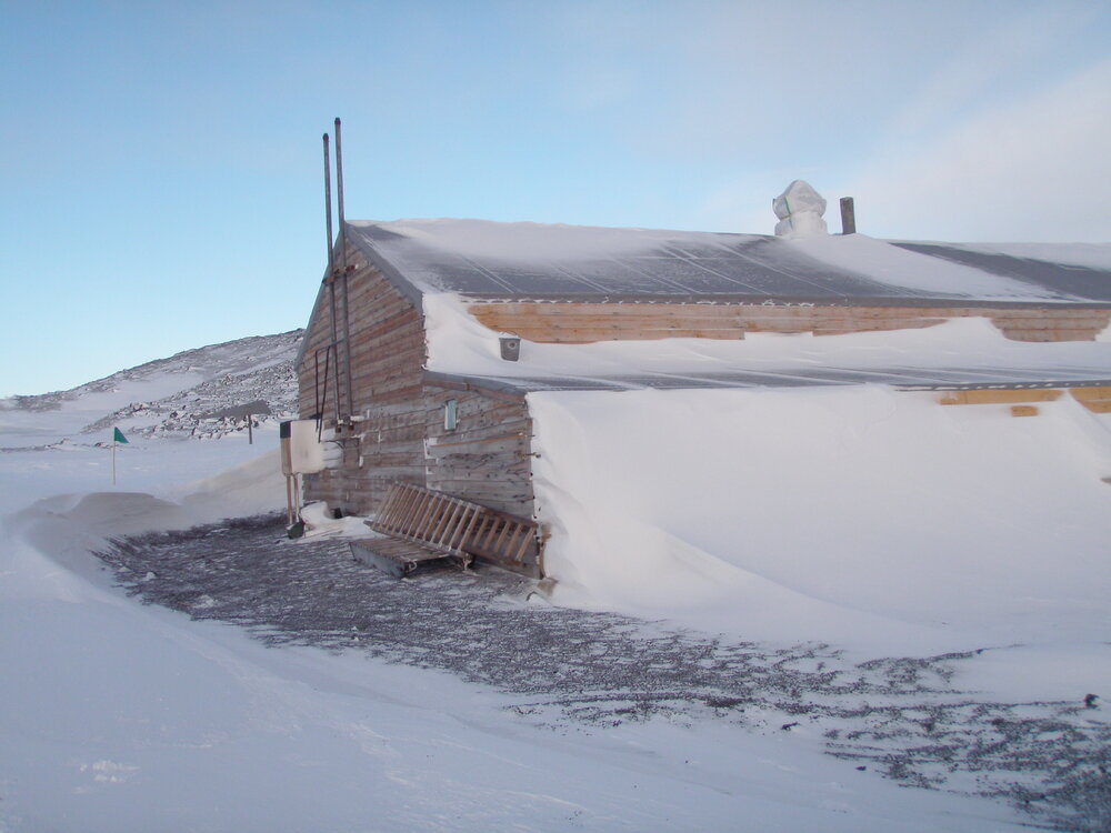2010 Scott's 'Terra Nova' hut inspection, exterior (030)