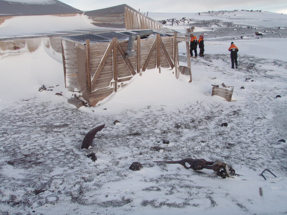 2010 Scott's 'Terra Nova' hut inspection, exterior (031)