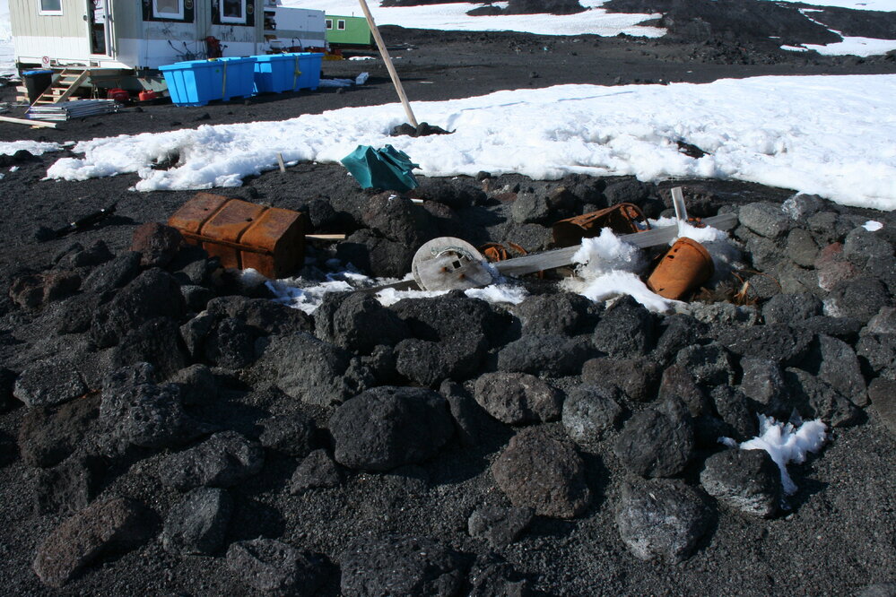 2010-11 Artefacts in situ in the Stone hut, Cape Evans (015)
