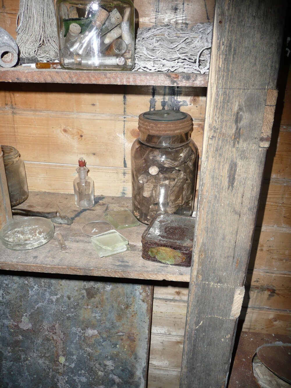 2010-11 Location image of artefacts in Murray's Laboratory inside Shackleton's 'Nimrod' hut
