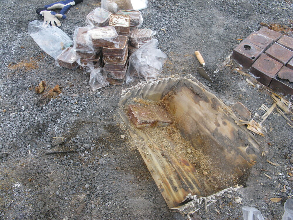 2010-11 Excavation of cache 2, crate G, Cape Royds (004)