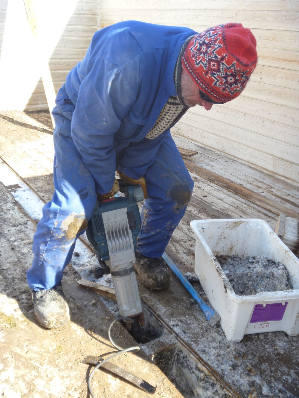 2015-16 Torbj&Atilde;&cedil;ern Prytz working on floor (004)